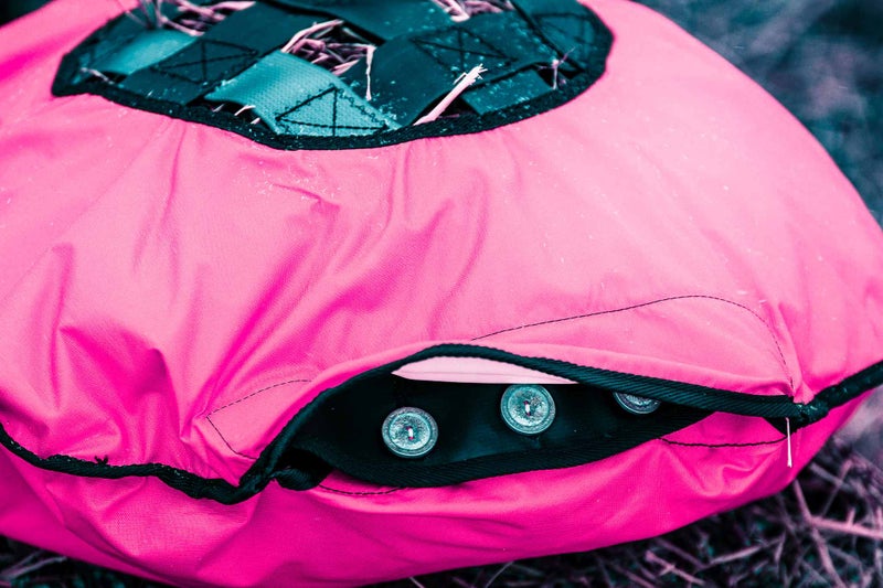 Mini Fluffy is closed with three large buttons