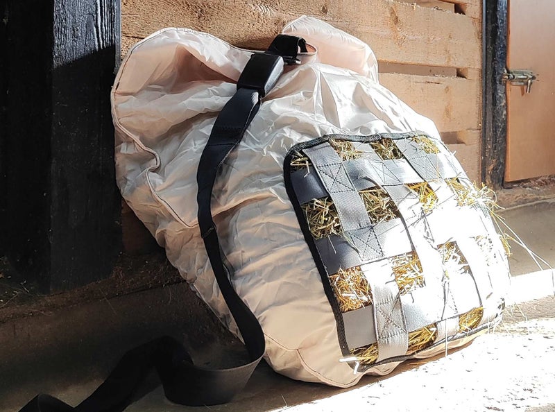 Saggy feeder on the floor